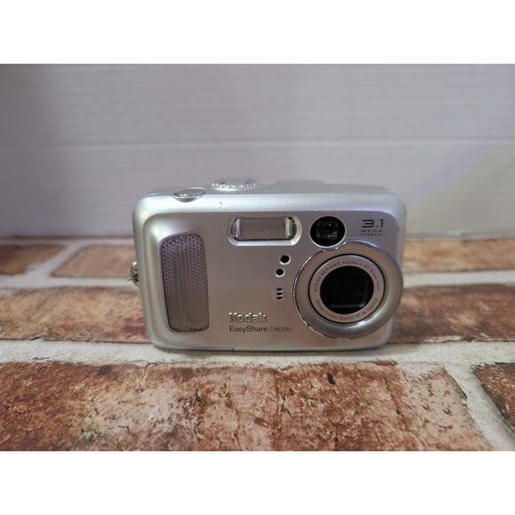 Kodak EasyShare CX6330 3.1MP Digital Camera - FOR PARTS - Does Not Power On - Picture 1 of 7